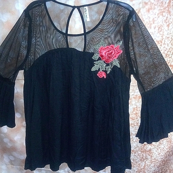 Live 4 Truth Tops - 🌹Rose-appliqued top with sheer top/arms.🌷